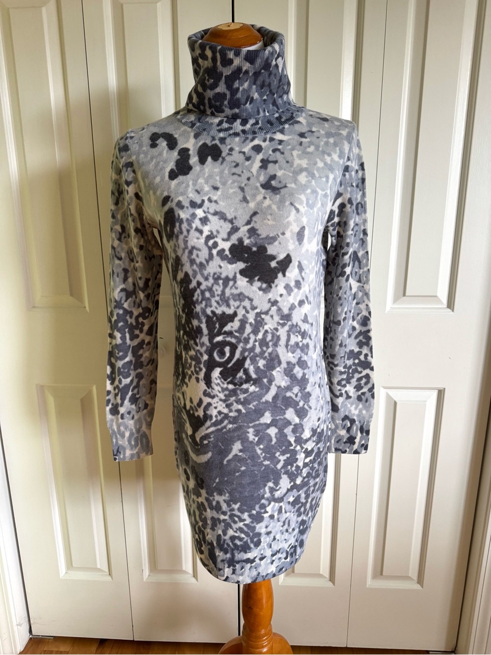 LAUREL Blue/Gray Leopard Print Wool Long Sweater EUC